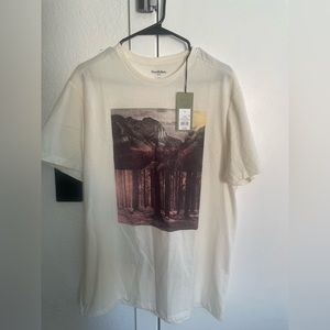 Men’s Graphic Shirt. Size XL.